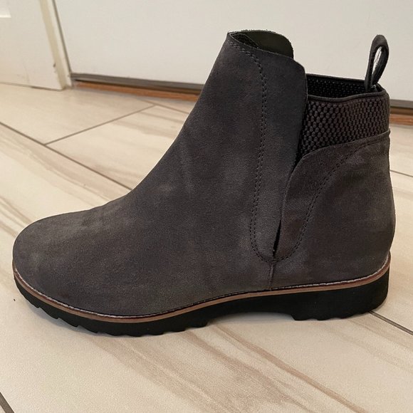 BLONDO Waterproof Bootie Dark Grey Suede - Picture 2 of 9